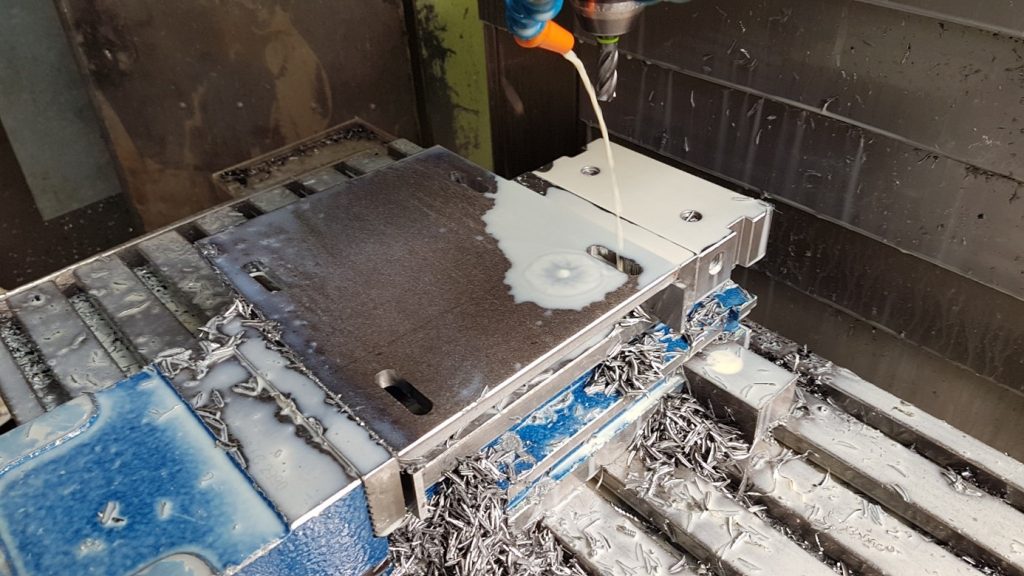 Motor mounting plate for the belt grinder