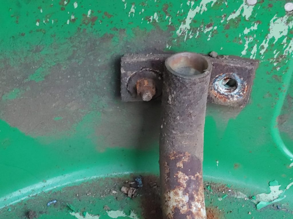Rust and damage on the Deutz before restoration
