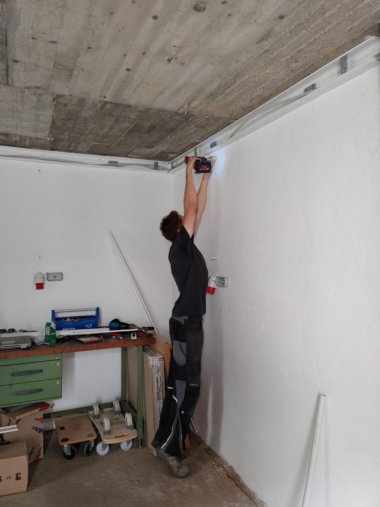 Workshop distribution and cable channels