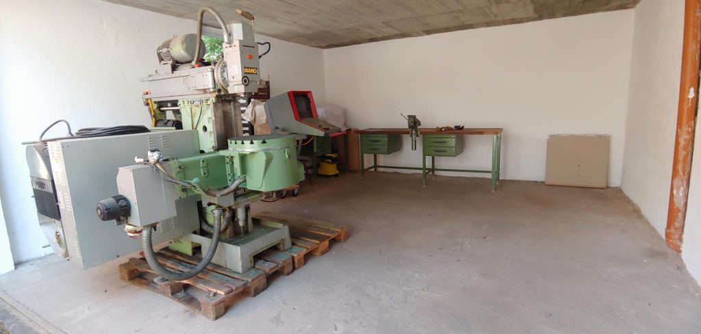 Moving the MAHO CNC machine into the workshop