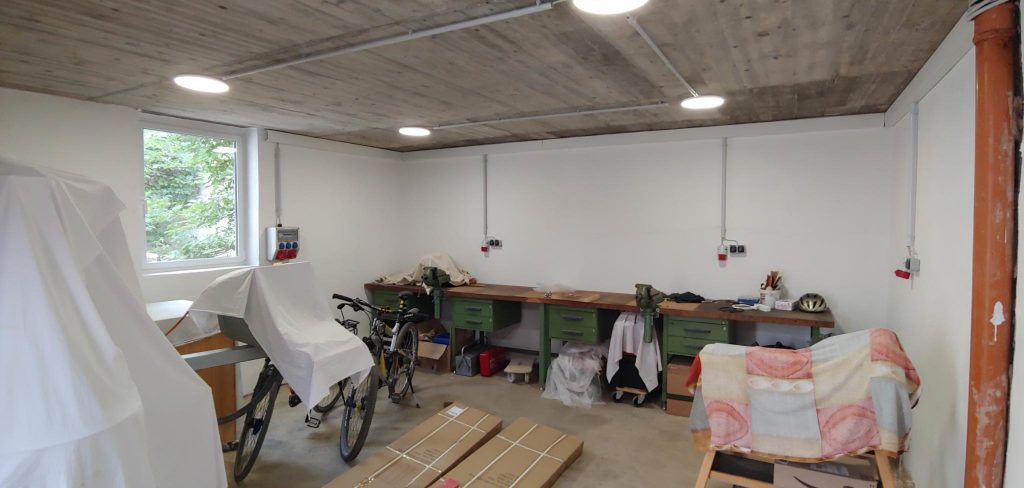 Workshop LED lamps powered for the first time