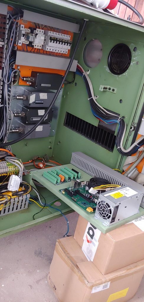 LinuxCNC computer installed in the MAHO