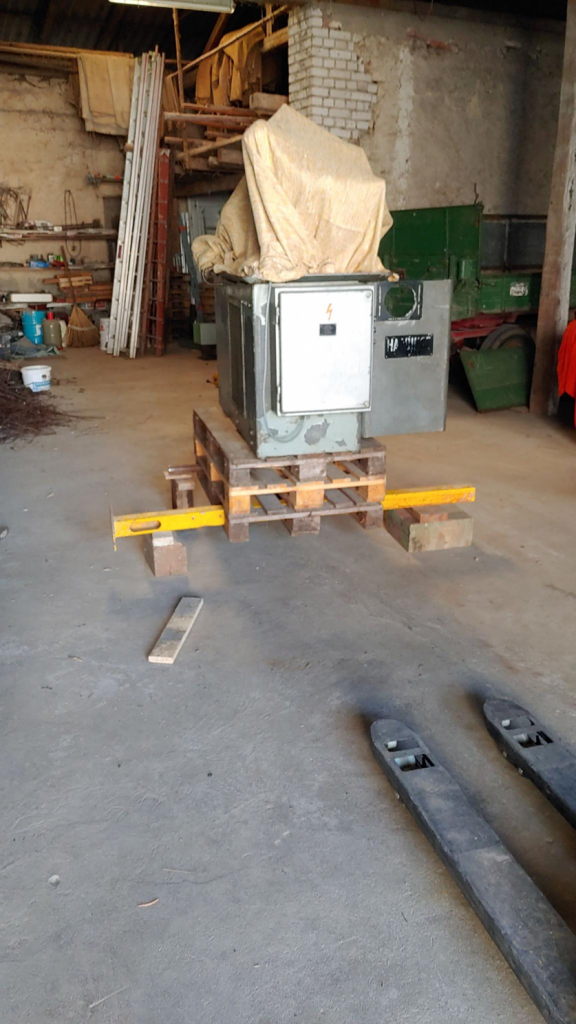 Lowering the Hardinge HTC onto pallets