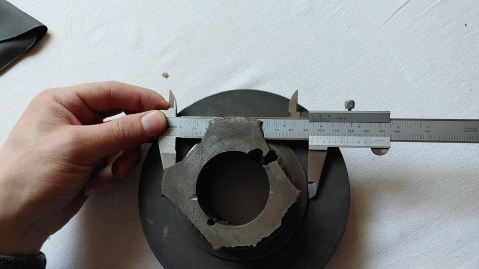 Broken original Hardinge pulley and measurements