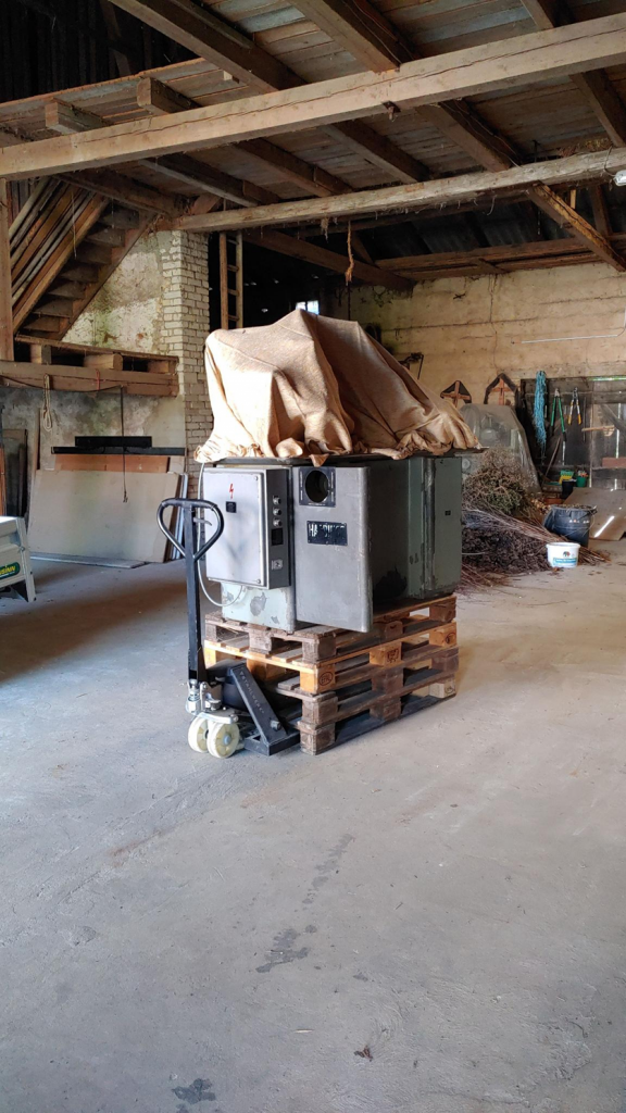 Unloading the Hardinge HTC from the trailer