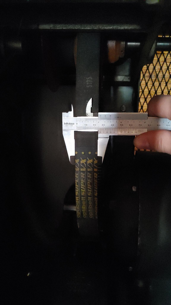 Cutting the pulley keyway using the lathe as a shaper
